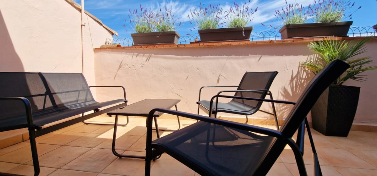 4 Saint Joseph T2  terrasse et climatisation dans le centre du Viel Antibes