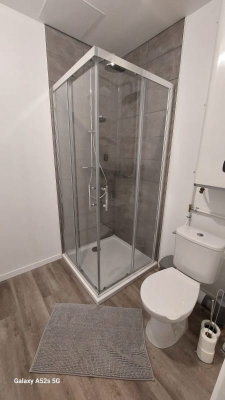 Appartement Studio 5 moderne avec WiFi et stationnement 