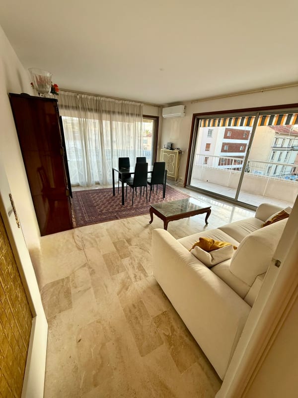  Appartement 🌟 Spacieux T3 avec Terrasse – Cannes Centre, à Deux Pas de la Croisette 🌴
