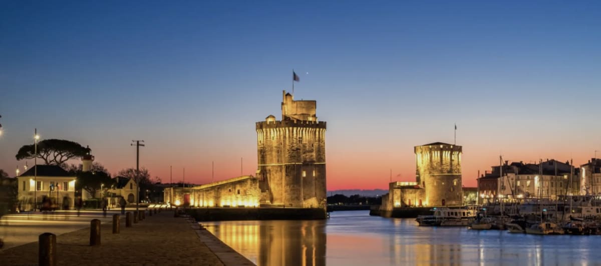 Immobilier Studio avec terrasse au vieux port La Rochelle  