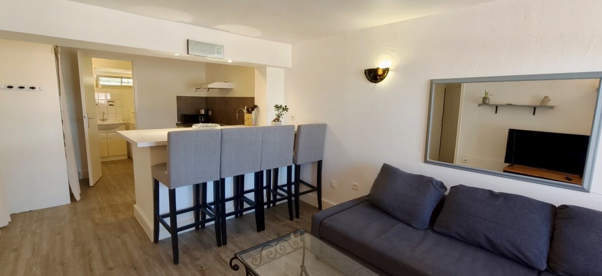  Appartement Appartement rénové avec parking au cœur de Fréjus