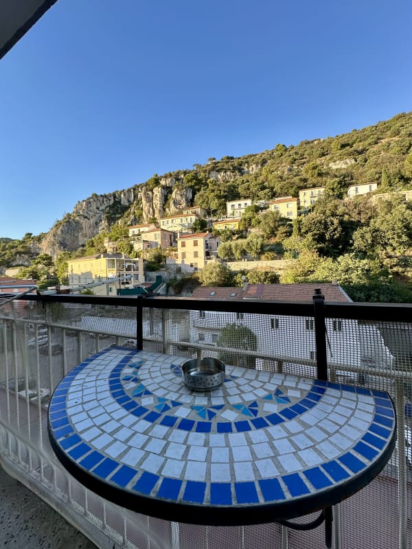 Studio lumineux avec balcon proche tram