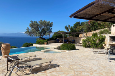 superbe terrasse autour de la piscine