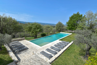 Magnificent stone house to rent with heated swimming pool in Provence