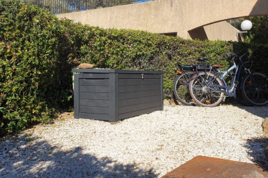 Arrière jardin pratique pour rangements (les vélos ne sont pas fournis) 