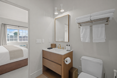 Public Goods toiletries provided
