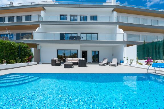 Oceanview Luxury 4 bedroom villa ★ private pool ★ Close to Meia Praia  