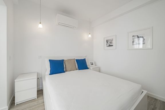 Drapes, Design Apartments 1B