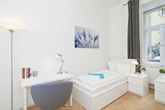Dalia 3 BR, 2 BA 10 min walk from Old Town Square