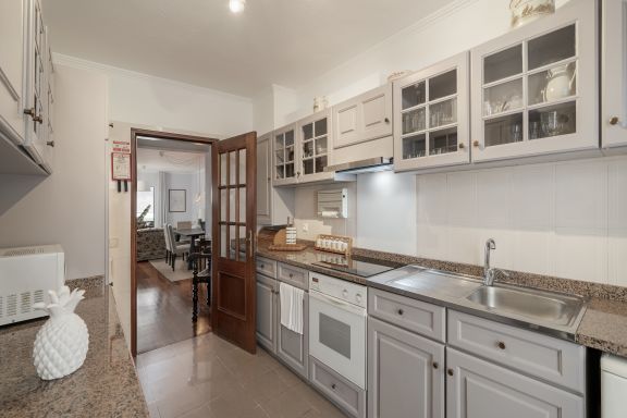 Garajau I, appartement calme avec jardin