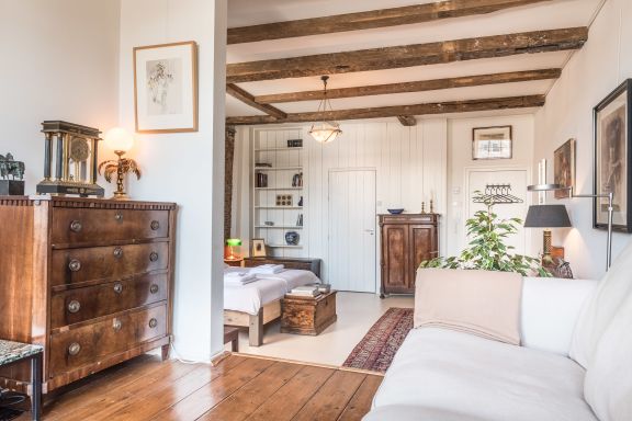 Classy Room 17th Century Canal House