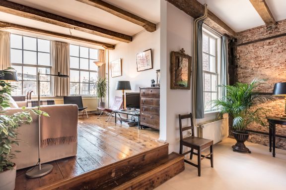 Classy Room 17th Century Canal House