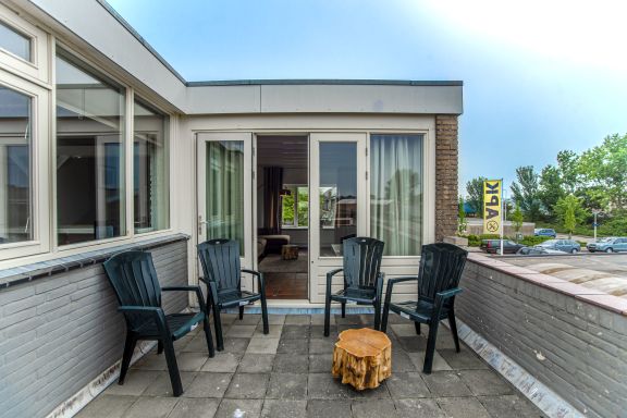 Zandvoort North Spacious 2 bedroom apartment with private, free parking