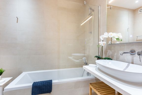 Art-inspired modern apartment near Lagos marina and beaches