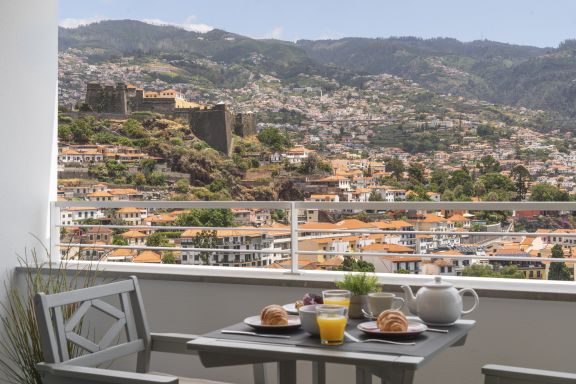 Jasmineiro I, sea and mountain views