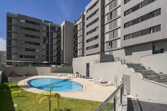 Apartamento com piscina e ginásio, Piornais Residence I