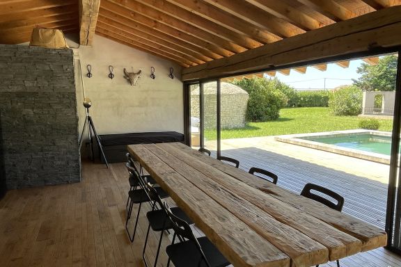 Belle villa contemporaine, piscine et grand jardin