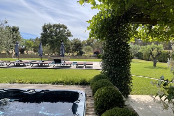 “Villa Oasis: Luxury and Relaxation in Provence