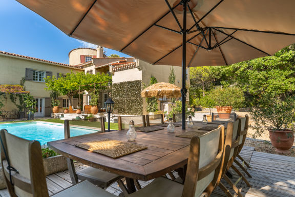 Provencal bastide with heated pool near Alpilles and Luberon