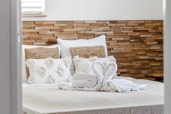 Marley’s Beachhouse - Luxury Guest Room with balcony