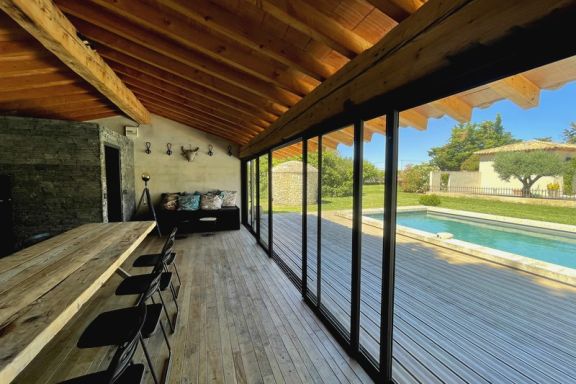 Belle villa contemporaine, piscine et grand jardin