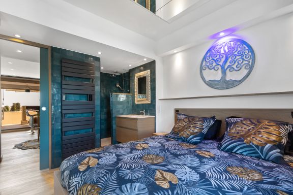 Blue Luxury House Port nature