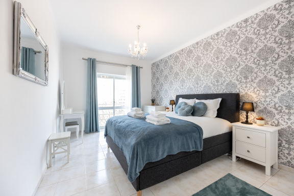 Stylish Seashore Apartment 