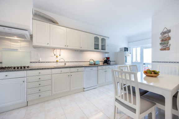 Stylish Seashore Apartment 