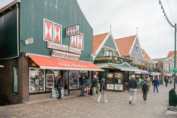 Volendam Old Bridge Residence (R3)