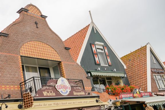 Volendam Old Bridge Residence R6 