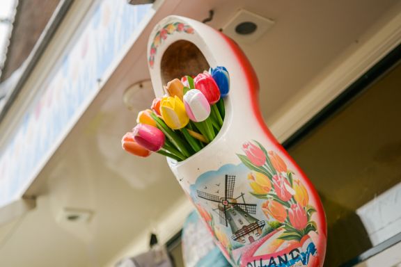 Volendam Old Bridge Residence R6 