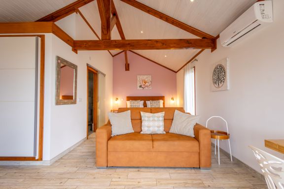 The Olive Hill Bungalow Rosa