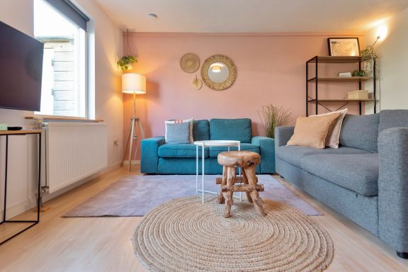 Pleasant Family Home (Free parking!)