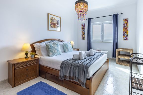 Luz Heaven - Top floor Seaview Apartment
