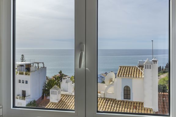 Luz Heaven - Top floor Seaview Apartment