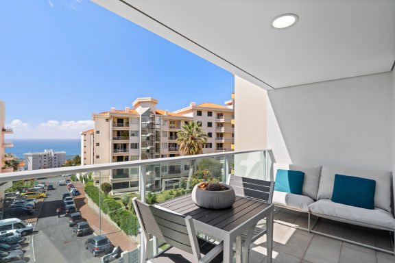 Atlantic View – T2 Funchal with sea view