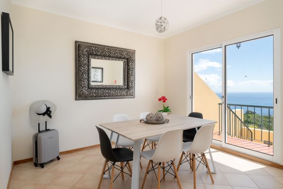 With sea view - Strategic Sunset House