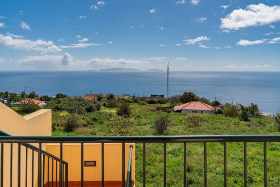 With sea view - Strategic Sunset House
