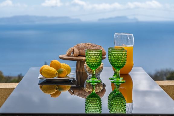 With sea view - Strategic Sunset House