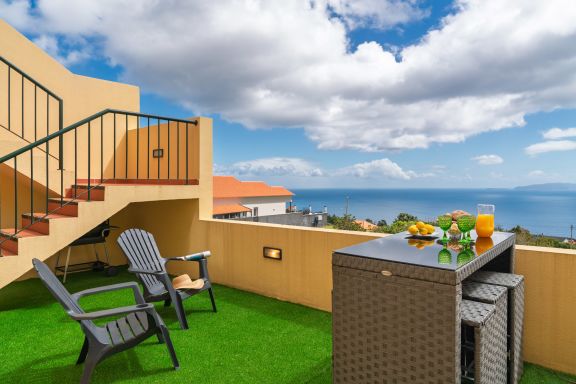 With sea view - Strategic Sunset House