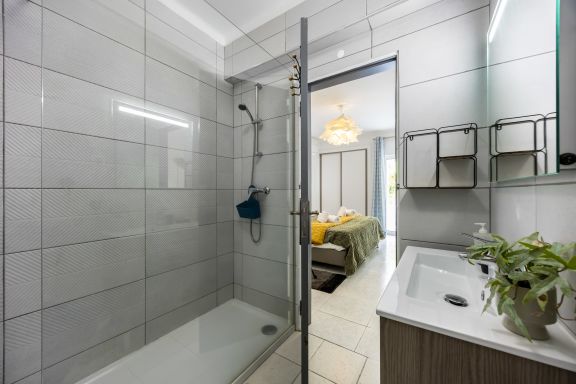 Vernieuwd appartement aan het zwembad - In het hart van Carvoeiro!