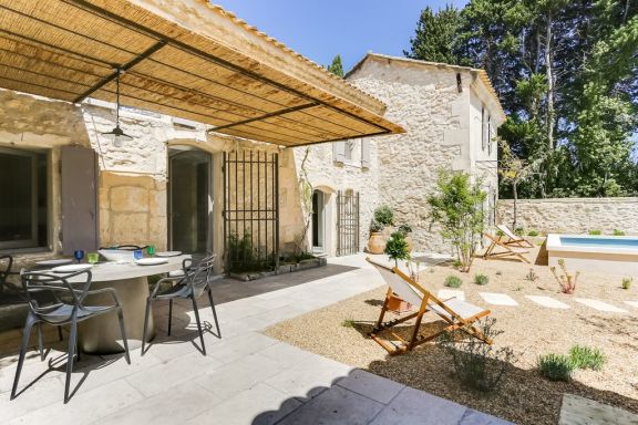 Mas Adrien,  Jolie maison avec piscine, pour 8 personnes