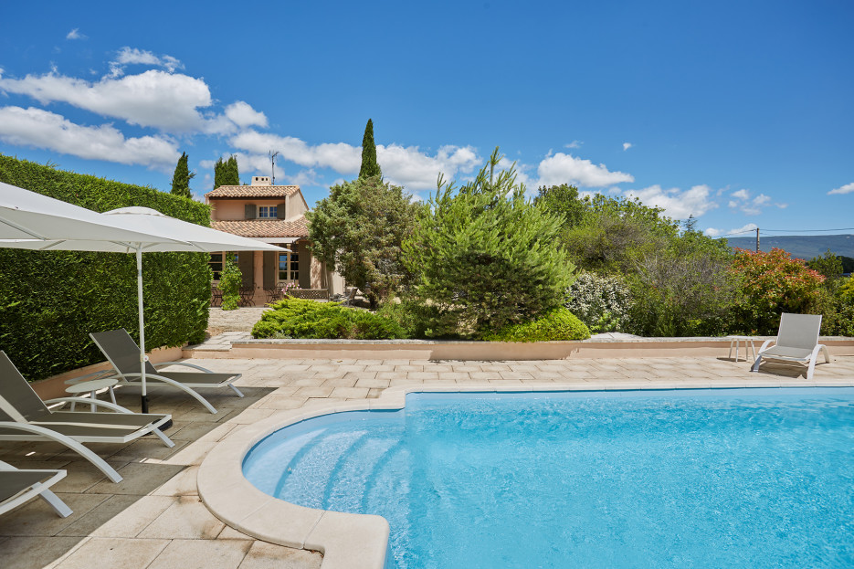 Maison à louer en Provence piscine et jardin arboré 