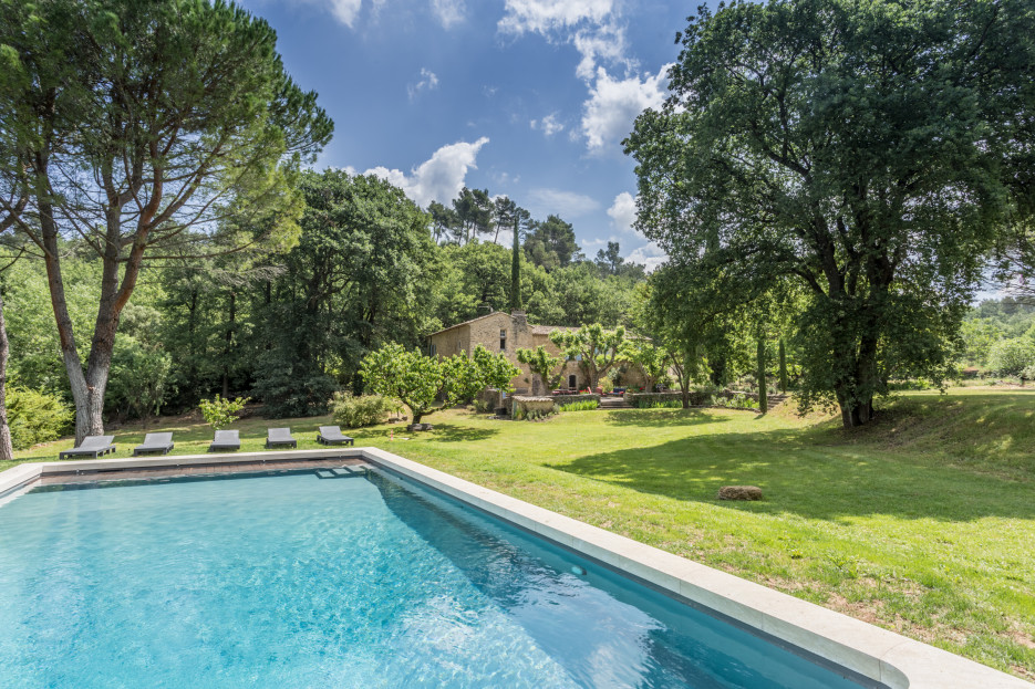 Superbe maison à louer pour des vacances de rêve à Ménerbes