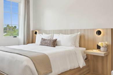 King-size bed, sleeps 2 (Cool Gel Chill memory foam mattress)