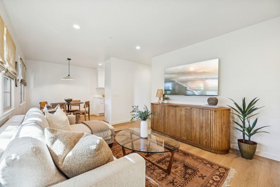 Living area with Queen Sized Sleeper Sofa