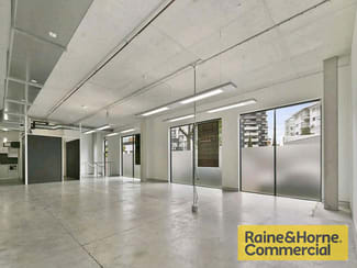 Showrooms / Bulky Goods commercial property leased at 27 Wyandra Street Newstead QLD 4006