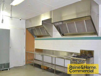 Shop & Retail commercial property leased at 5/805 Sandgate Road Clayfield QLD 4011