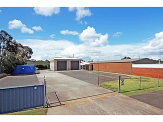 Factory, Warehouse & Industrial commercial property leased at 15 Geary Place North Nowra NSW 2541