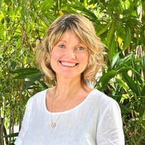 Narelle  Johnson	
